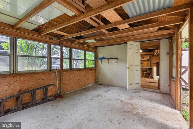 1048 CREEK RD, Manheim, PA 17545