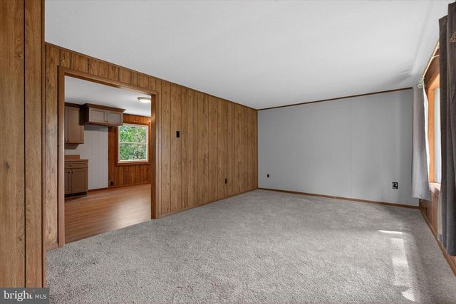 1048 CREEK RD, Manheim, PA 17545