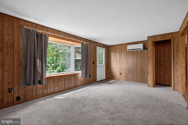 1048 CREEK RD, Manheim, PA 17545
