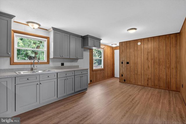 1048 CREEK RD, Manheim, PA 17545