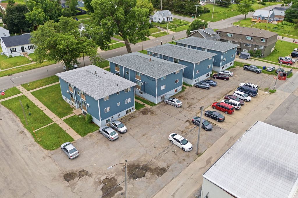 806 15th Avenue SW, Cedar Rapids, IA 52404 — exterior