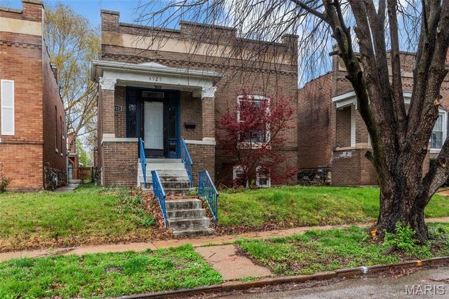 4925 Schollmeyer Avenue, St Louis, MO 63109
