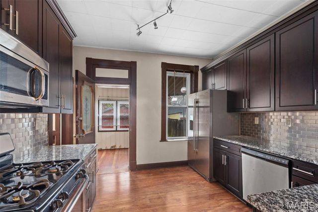 4925 Schollmeyer Avenue, St Louis, MO 63109