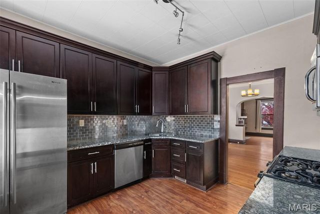 4925 Schollmeyer Avenue, St Louis, MO 63109