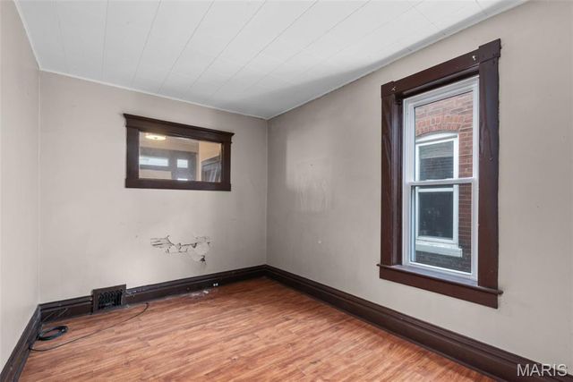 4925 Schollmeyer Avenue, St Louis, MO 63109