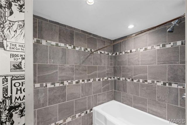 4925 Schollmeyer Avenue, St Louis, MO 63109