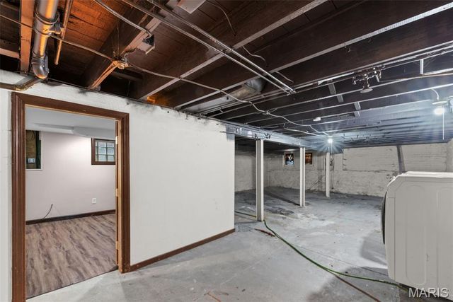 4925 Schollmeyer Avenue, St Louis, MO 63109