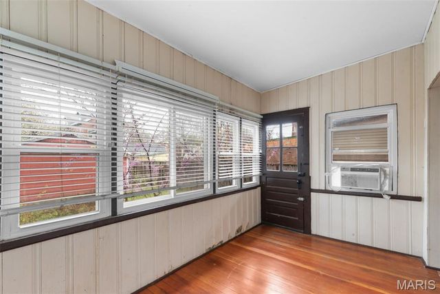 4925 Schollmeyer Avenue, St Louis, MO 63109