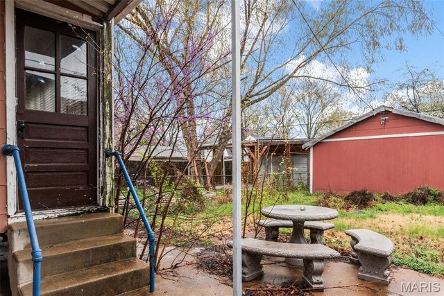 4925 Schollmeyer Avenue, St Louis, MO 63109