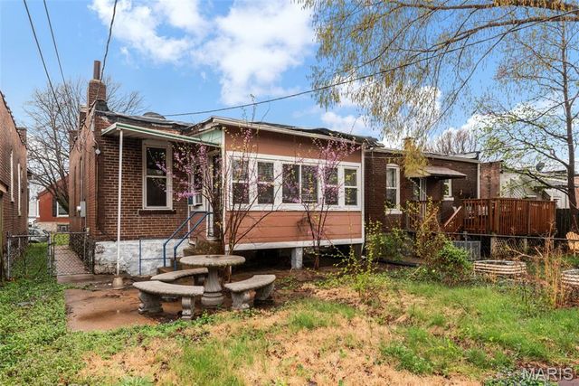 4925 Schollmeyer Avenue, St Louis, MO 63109