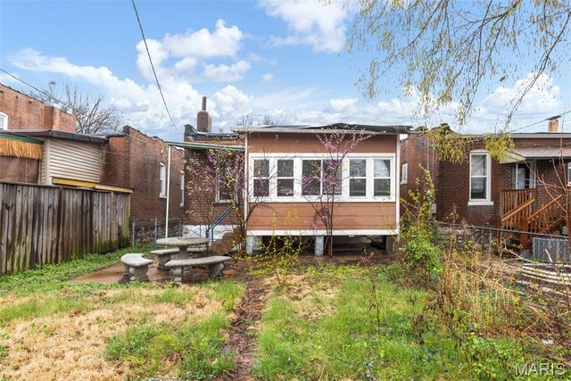 4925 Schollmeyer Avenue, St Louis, MO 63109