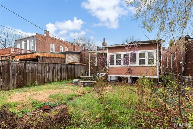 4925 Schollmeyer Avenue, St Louis, MO 63109