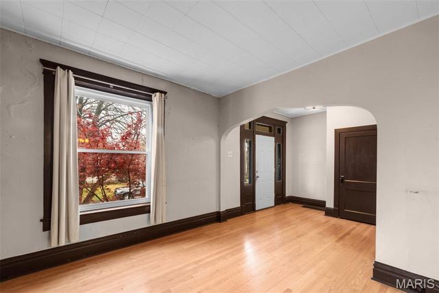 4925 Schollmeyer Avenue, St Louis, MO 63109