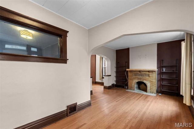 4925 Schollmeyer Avenue, St Louis, MO 63109