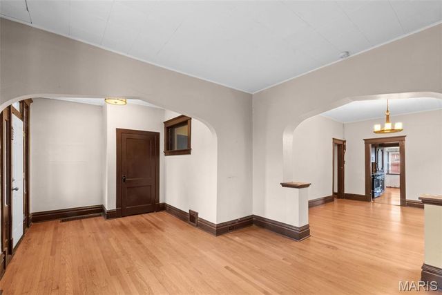 4925 Schollmeyer Avenue, St Louis, MO 63109