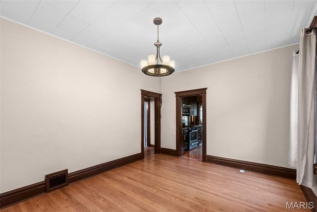 4925 Schollmeyer Avenue, St Louis, MO 63109