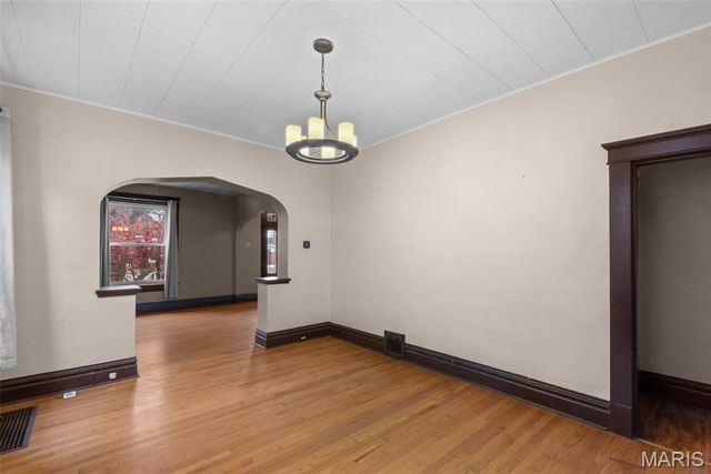 4925 Schollmeyer Avenue, St Louis, MO 63109