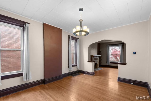 4925 Schollmeyer Avenue, St Louis, MO 63109