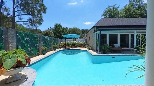 3339 Country Club Boulevard, Stafford, TX 77477