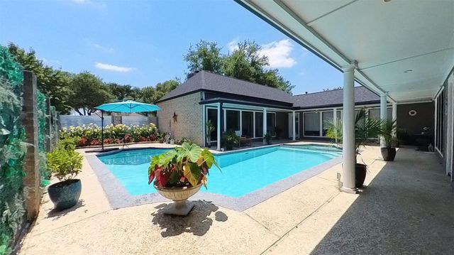 3339 Country Club Boulevard, Stafford, TX 77477