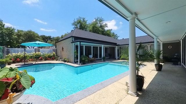 3339 Country Club Boulevard, Stafford, TX 77477