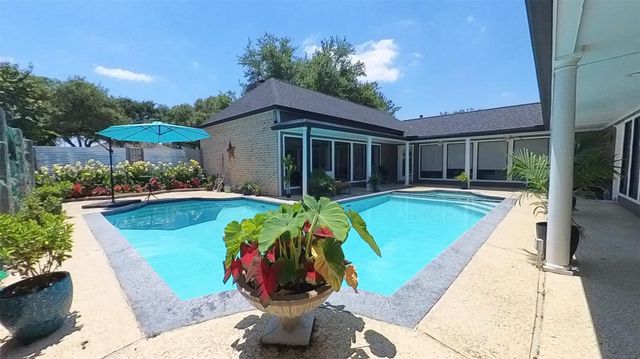 3339 Country Club Boulevard, Stafford, TX 77477
