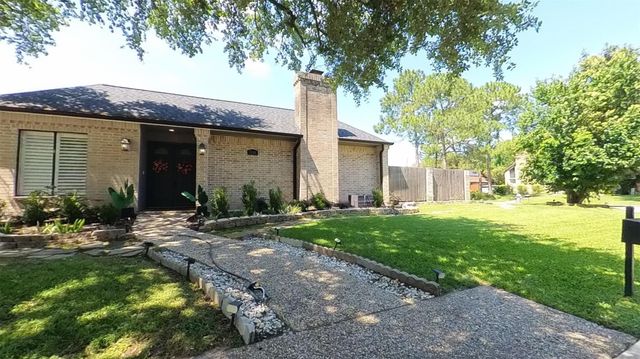 3339 Country Club Boulevard, Stafford, TX 77477