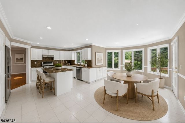 8 Van Duyne Ct, Montville Twp., NJ 07082