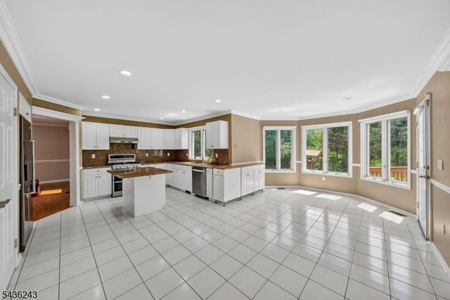8 Van Duyne Ct, Montville Twp., NJ 07082