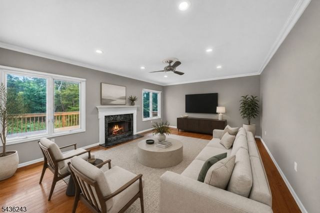 8 Van Duyne Ct, Montville Twp., NJ 07082