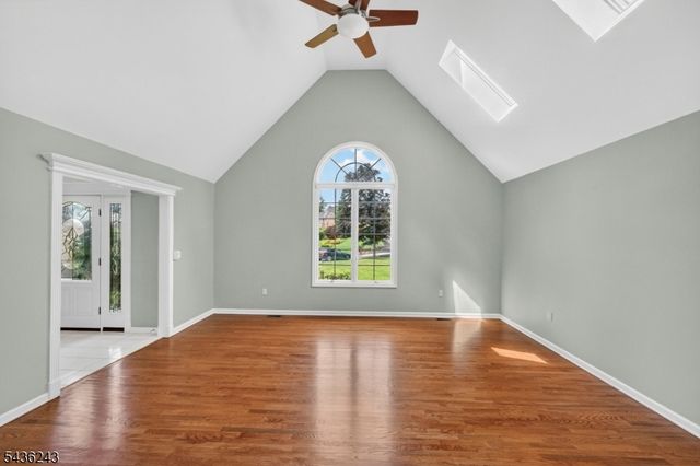 8 Van Duyne Ct, Montville Twp., NJ 07082