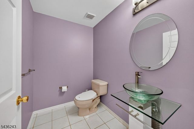 8 Van Duyne Ct, Montville Twp., NJ 07082
