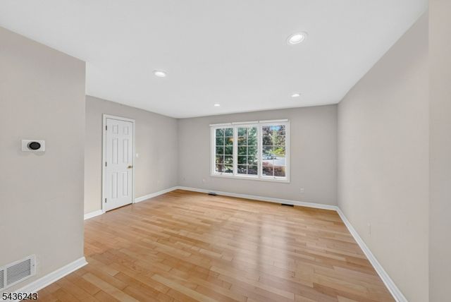 8 Van Duyne Ct, Montville Twp., NJ 07082