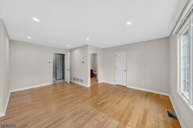 8 Van Duyne Ct, Montville Twp., NJ 07082