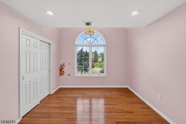 8 Van Duyne Ct, Montville Twp., NJ 07082