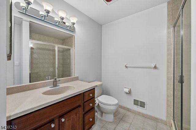 8 Van Duyne Ct, Montville Twp., NJ 07082
