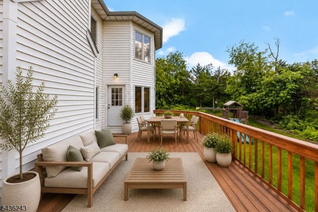 8 Van Duyne Ct, Montville Twp., NJ 07082