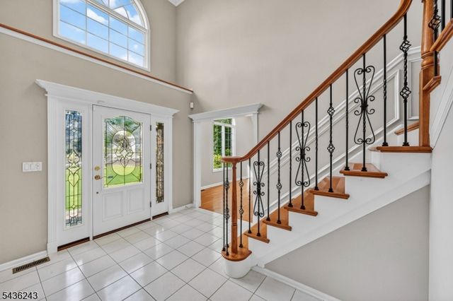 8 Van Duyne Ct, Montville Twp., NJ 07082