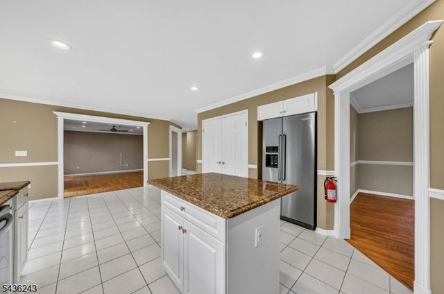 8 Van Duyne Ct, Montville Twp., NJ 07082