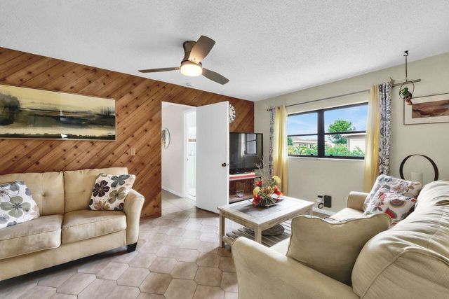 14765 Country Lane, Delray Beach, FL 33484