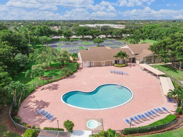 14765 Country Lane, Delray Beach, FL 33484