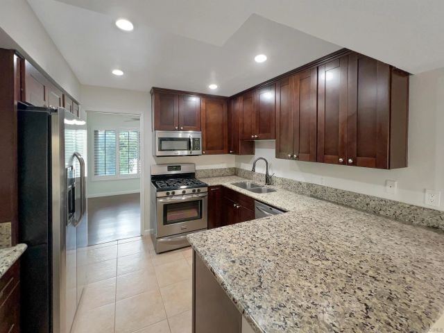 10447 Caminito Banyon, San Diego, CA 92131