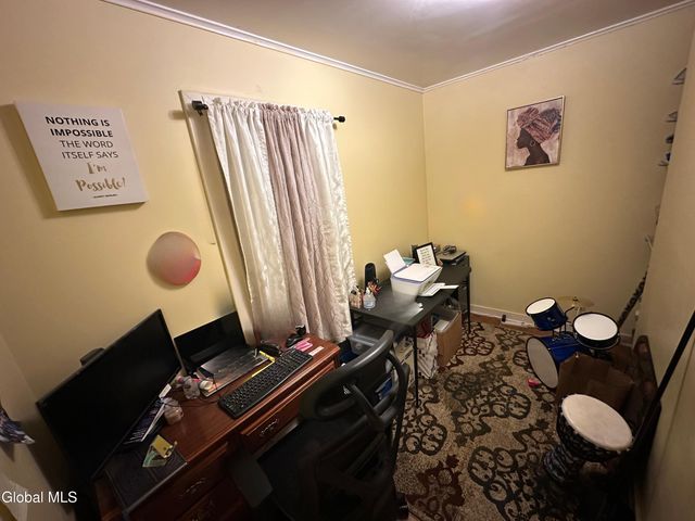 9 Western Parkway, Schenectady, NY 12304