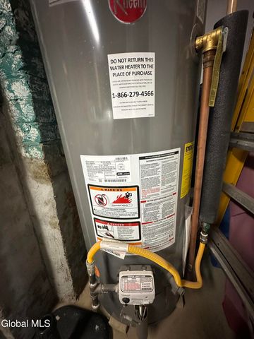 9 Western Parkway, Schenectady, NY 12304