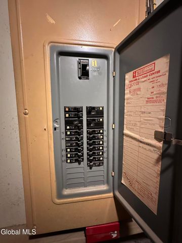 9 Western Parkway, Schenectady, NY 12304