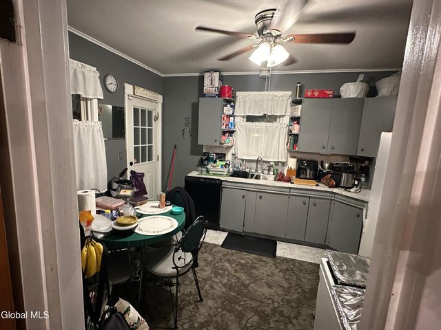 9 Western Parkway, Schenectady, NY 12304