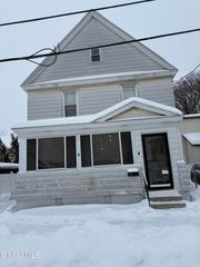 9 Western Parkway, Schenectady, NY 12304