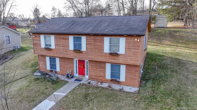 30 Oakland Avenue, Montgomery, NY 12586