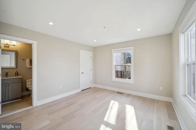 901 LAWRENCE ST NE, Washington, DC 20017