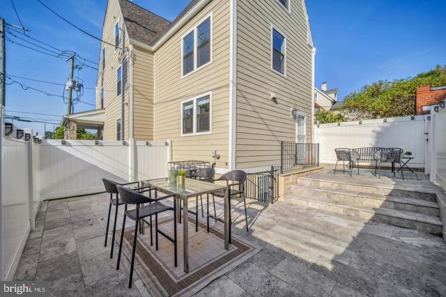 901 LAWRENCE ST NE, Washington, DC 20017